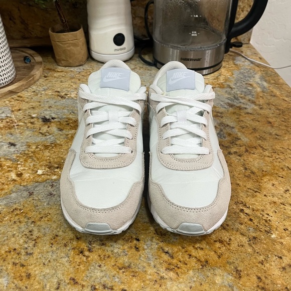 Nike MD Valiant size 6.5 - Picture 2 of 8